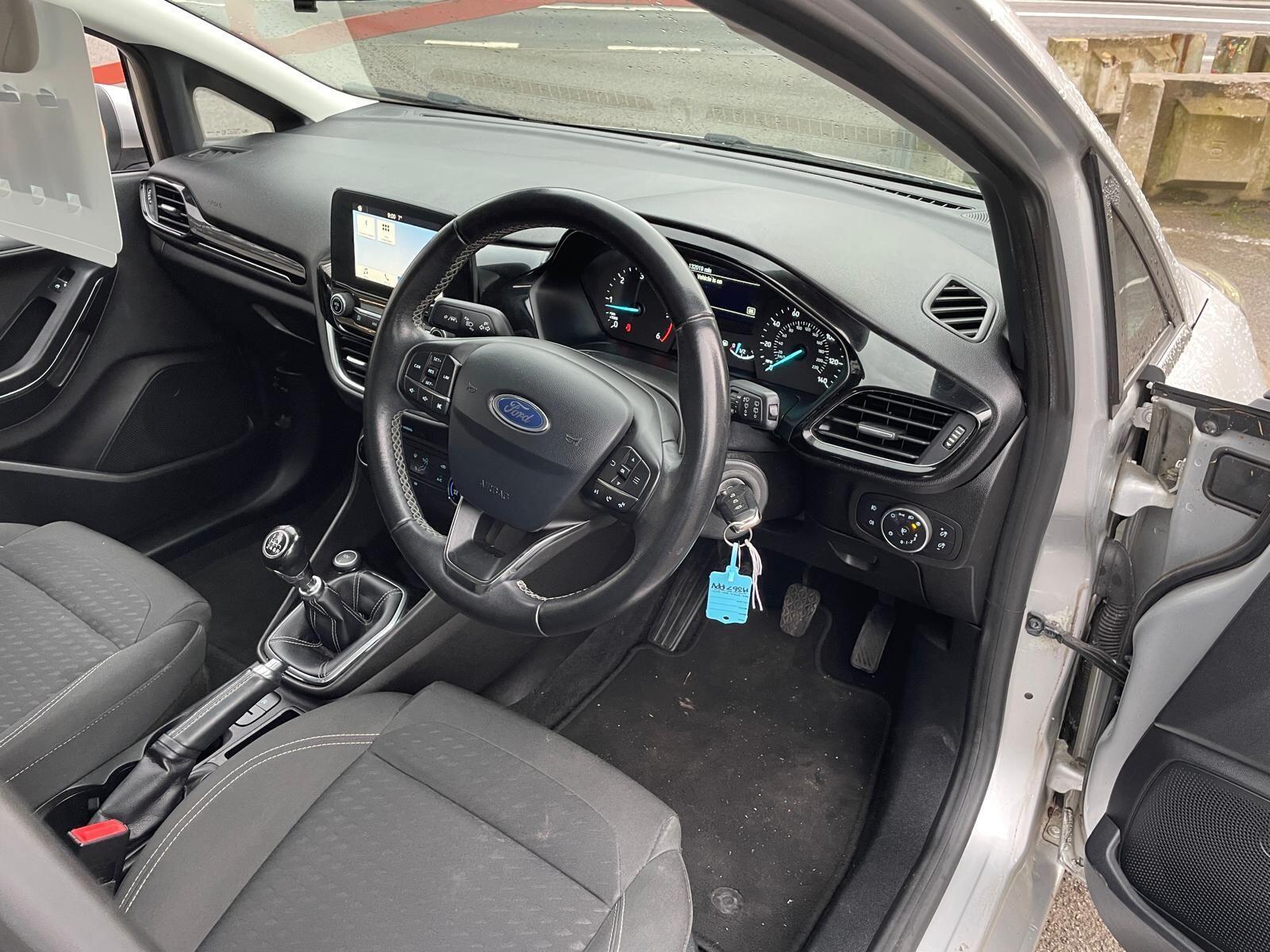 Ford Fiesta - image 9